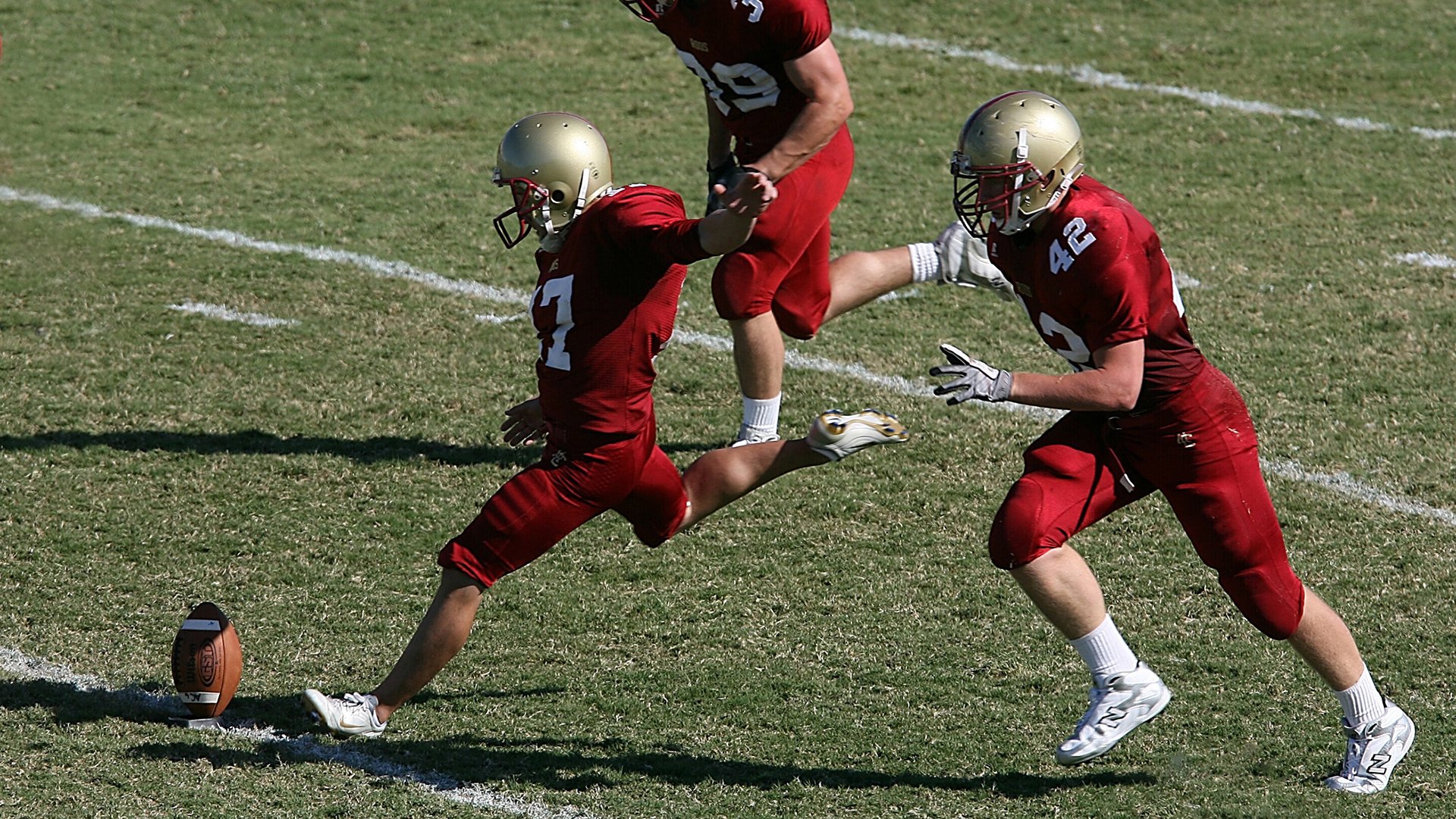 九游体育全站-《电竞行业深度调研：从小众到主流的快速崛起》，电竞行业市场