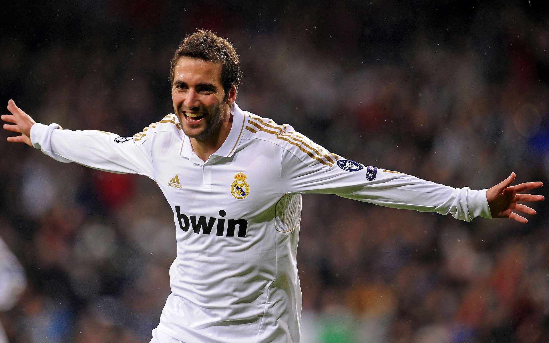 九游平台官网-场上战术：不同球队的打法对抗分析，球队战术怎么设置